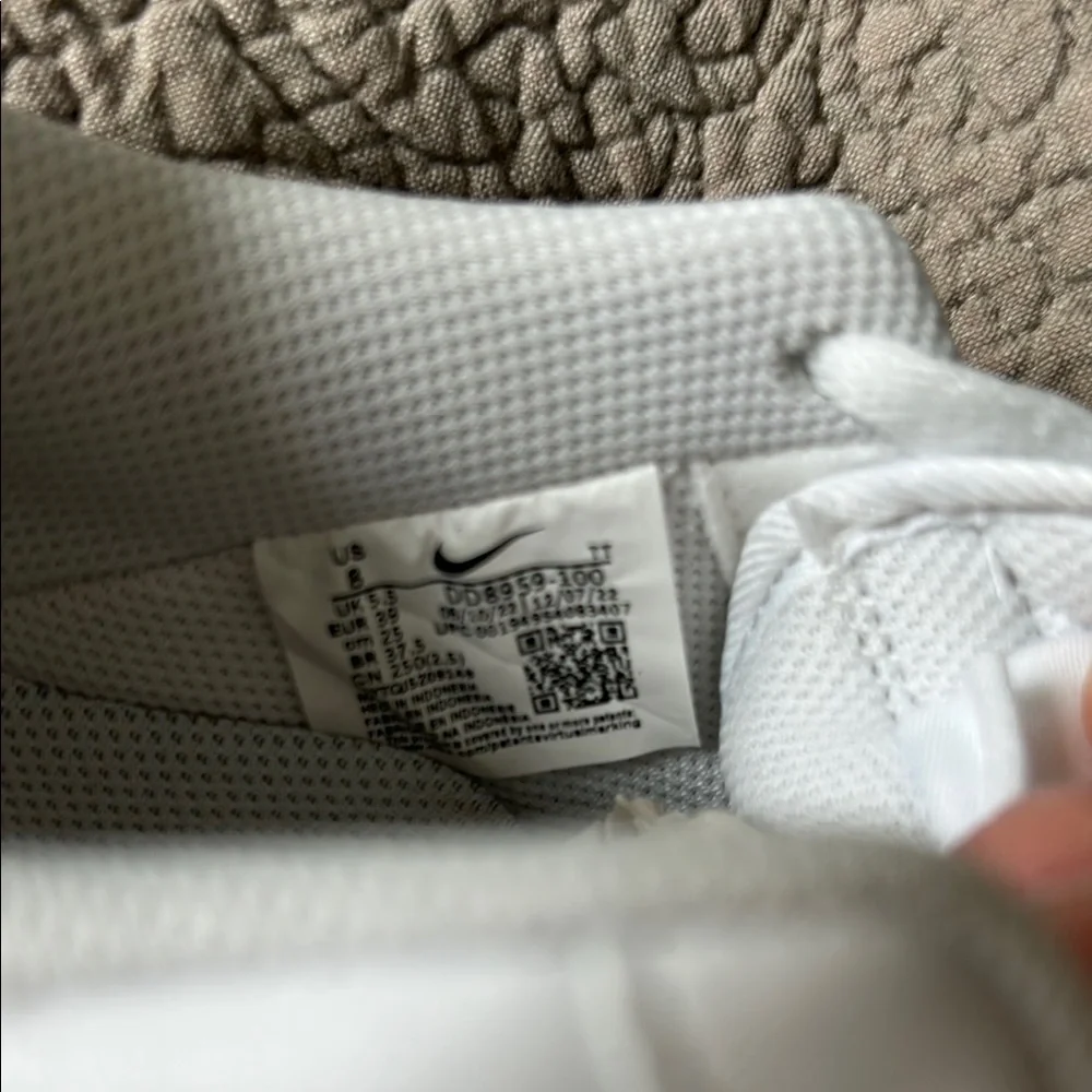 NEW NIKE AIR FORCE 1 Sneakers in White Size US 8 EUR 39 - Picture 11 of 14